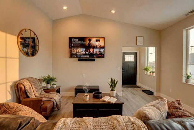 Moments to Downtown Sheridan From This Stylish, Fully-Equipped Upstairs Retreat | Cozy Wyoming Getaway Minutes From Main Street, Interstate, Restaurants, Shopping, and the Best of Sheridan, WY | Wyo Stays
