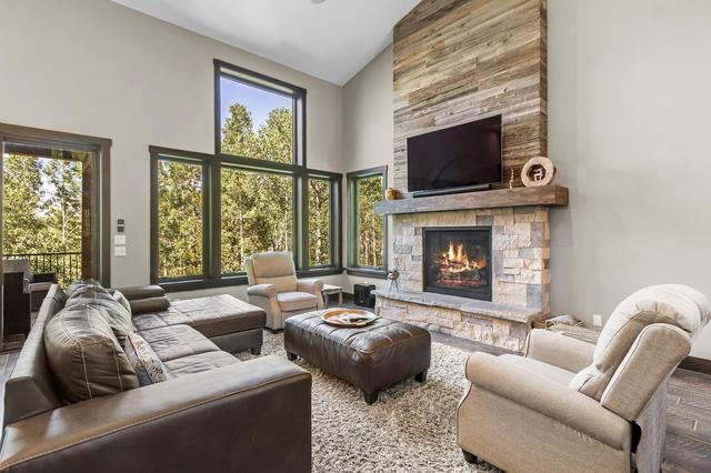 Black Hawk Lodge - Luxurious Mountain Retreat