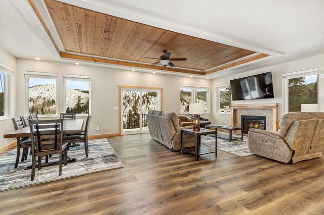 Hillside Lodge - 7BR, Great Location with Views!