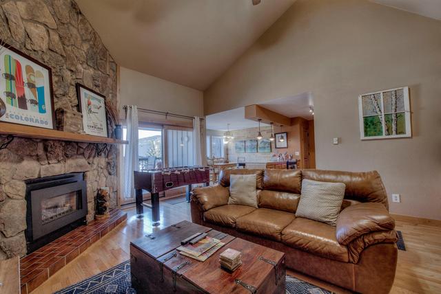 Top Floor 2 Bedroom, Ski-In & Walk to Main St
