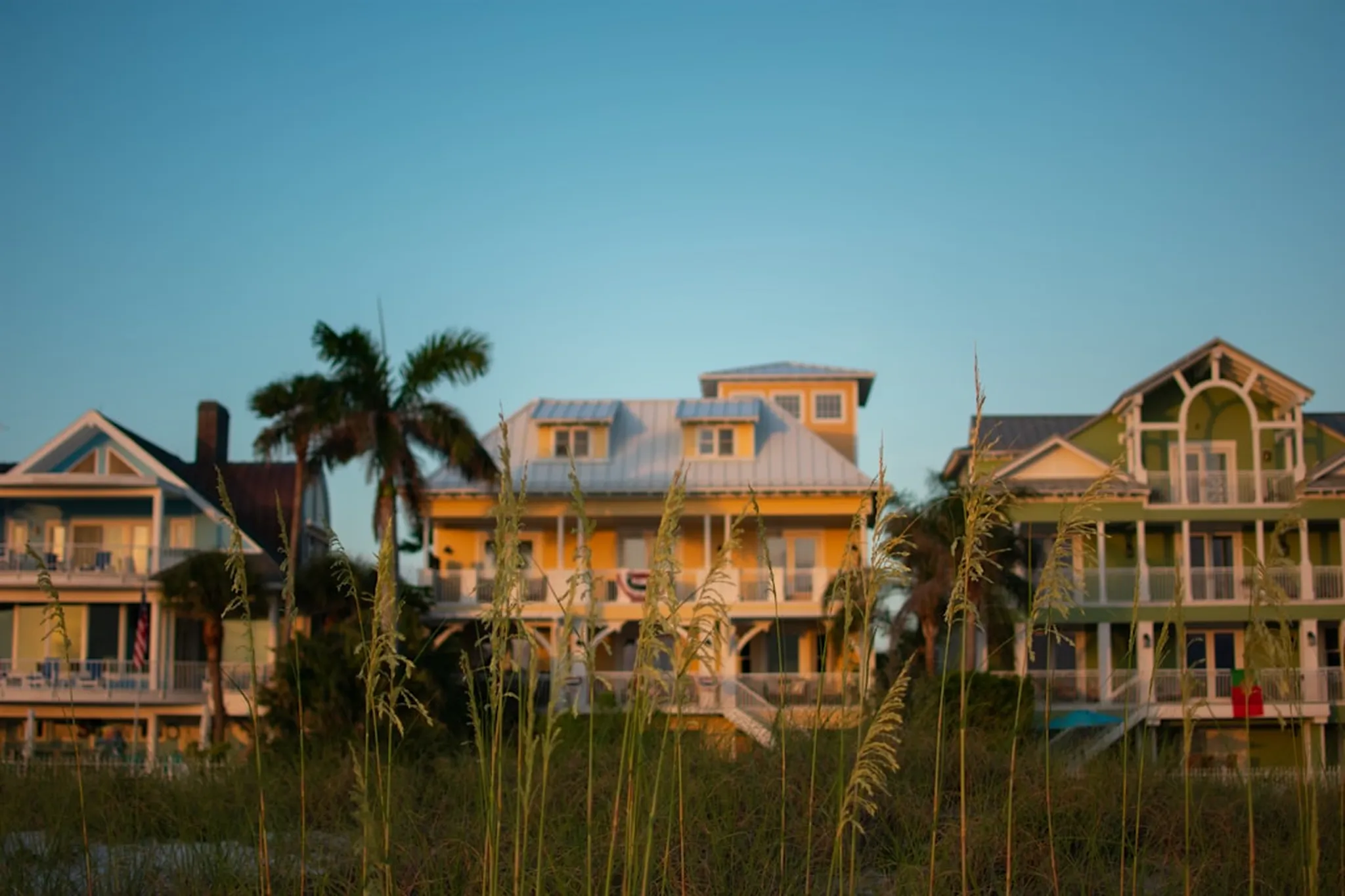 A row of houses sitting on top of a lush green field