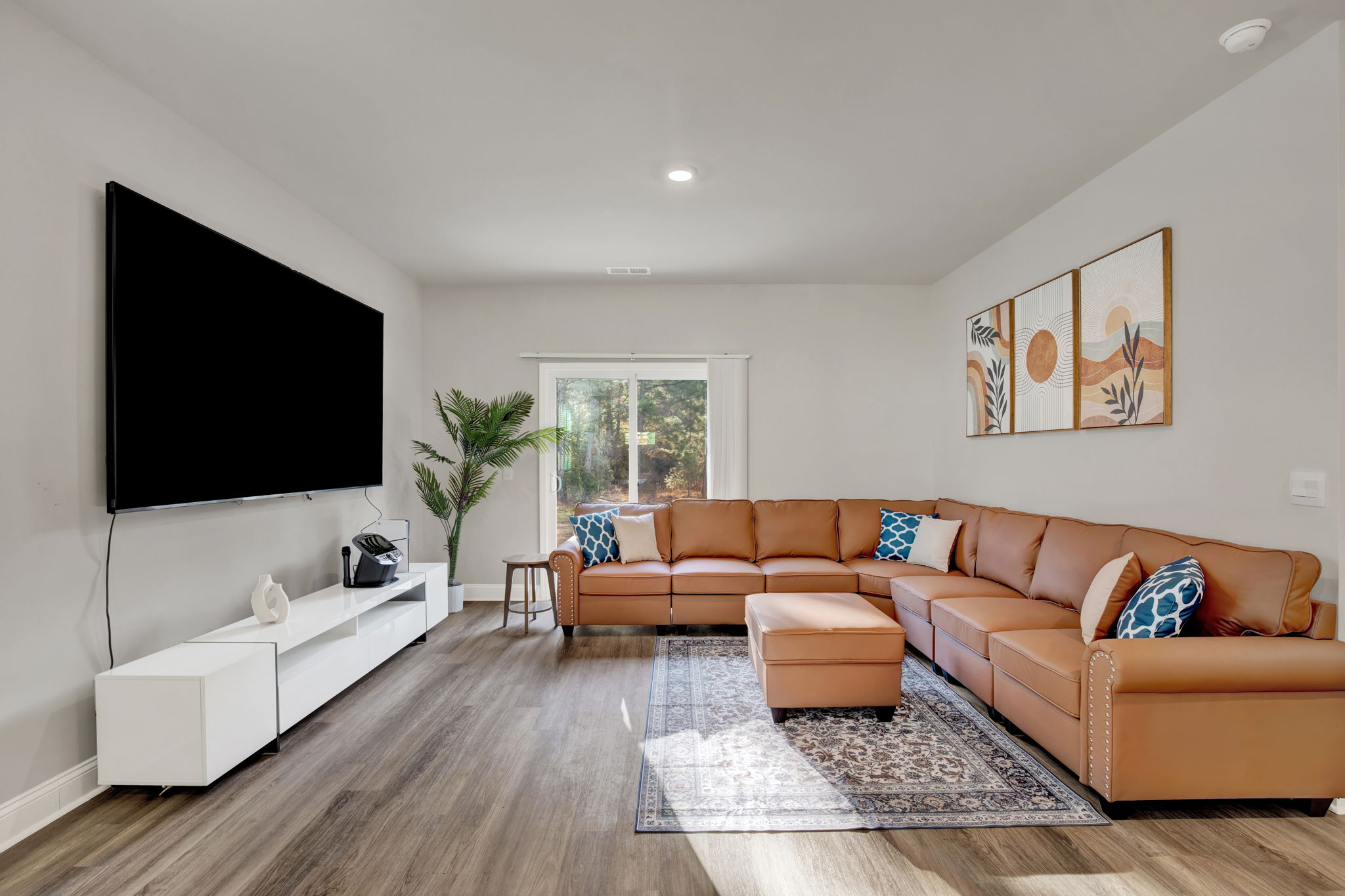 Living room with leather sofa and big-screen TV in Port Wentworth