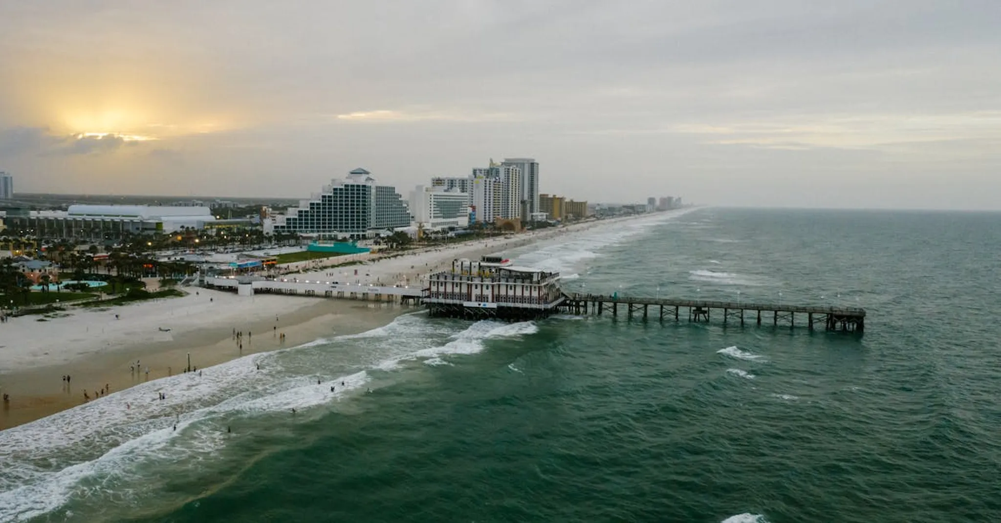 Memorial Day Weekend 2026 in Daytona Beach Shores: Beach Events & Vacation Rentals