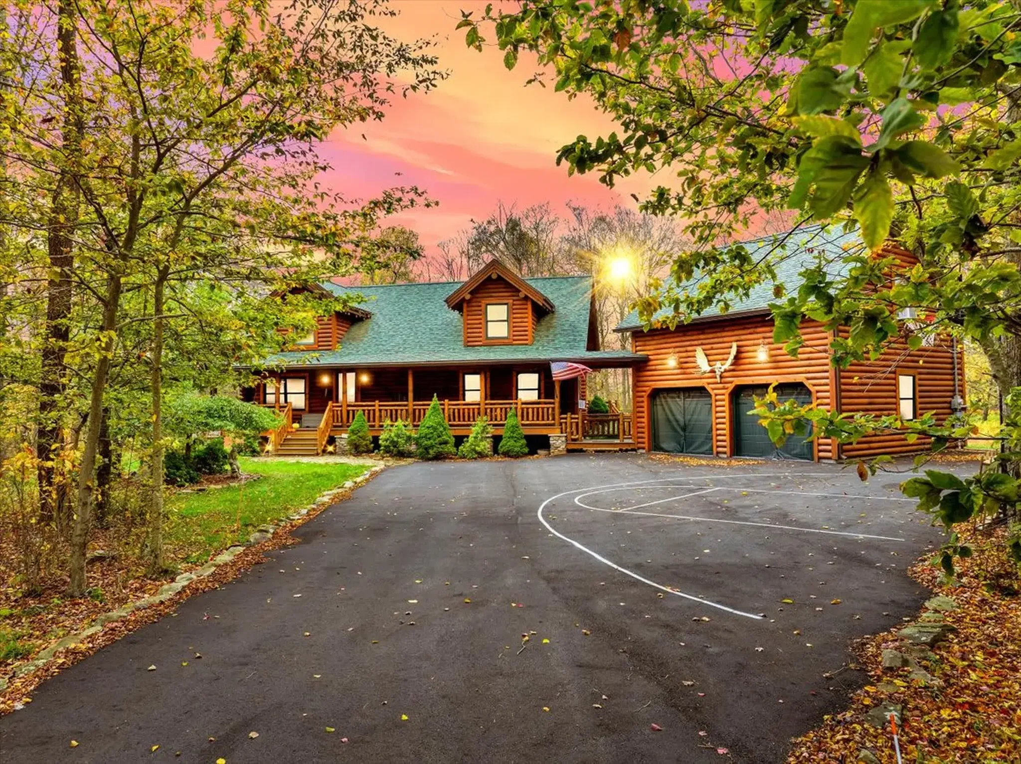 Cozy log cabin vacation rental with a large driveway in a wooded Poconos setting
