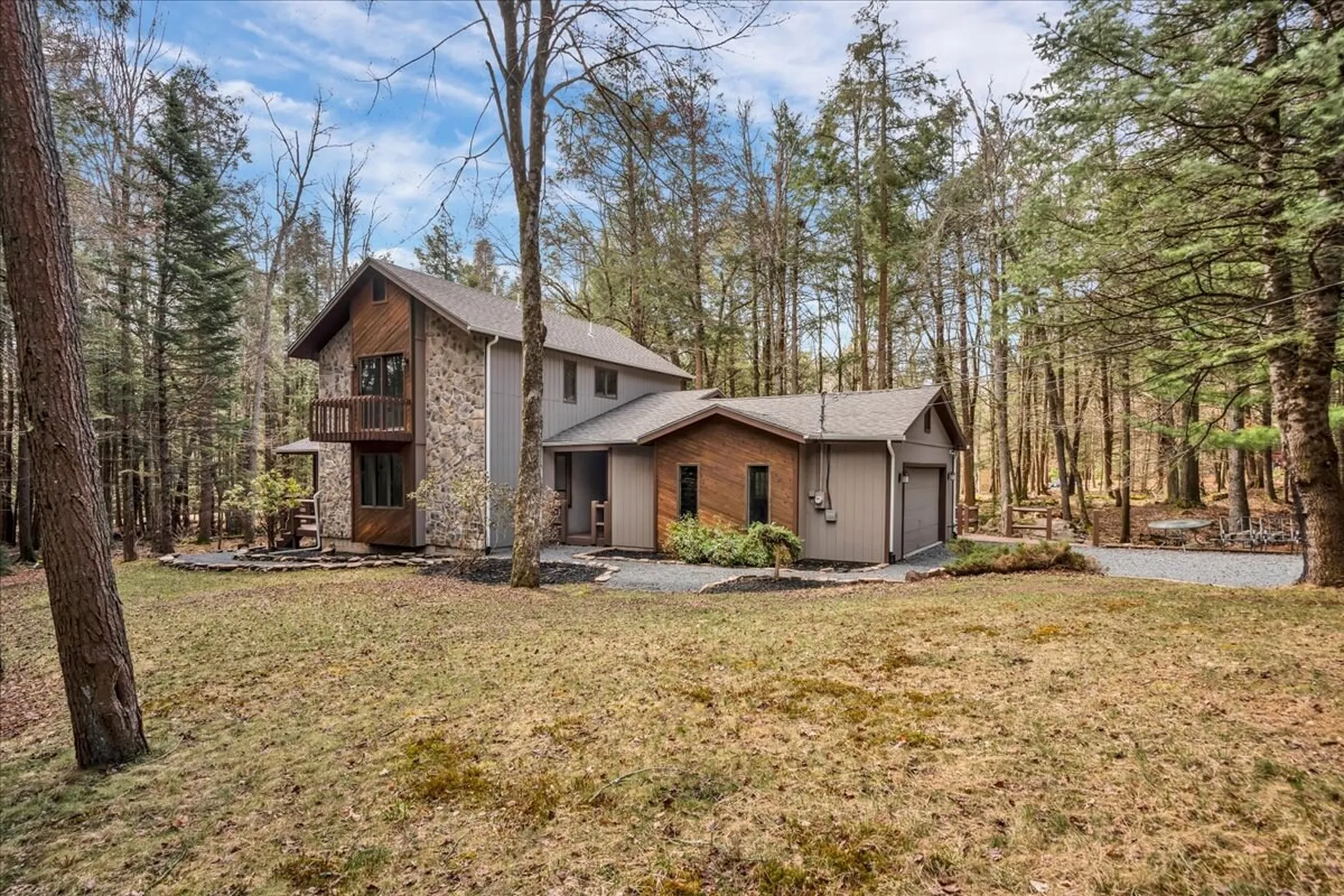 Exterior view of a spacious, modern rustic vacation home in the Pocono Mountains
