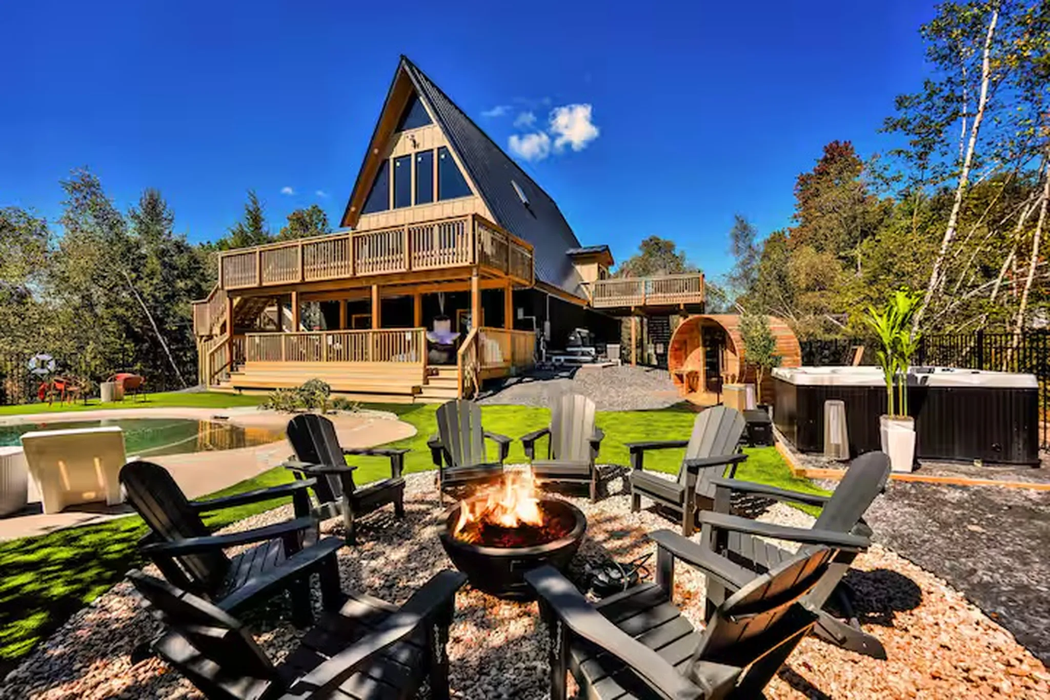 Exterior view of a spacious, modern rustic vacation home in the Pocono Mountains