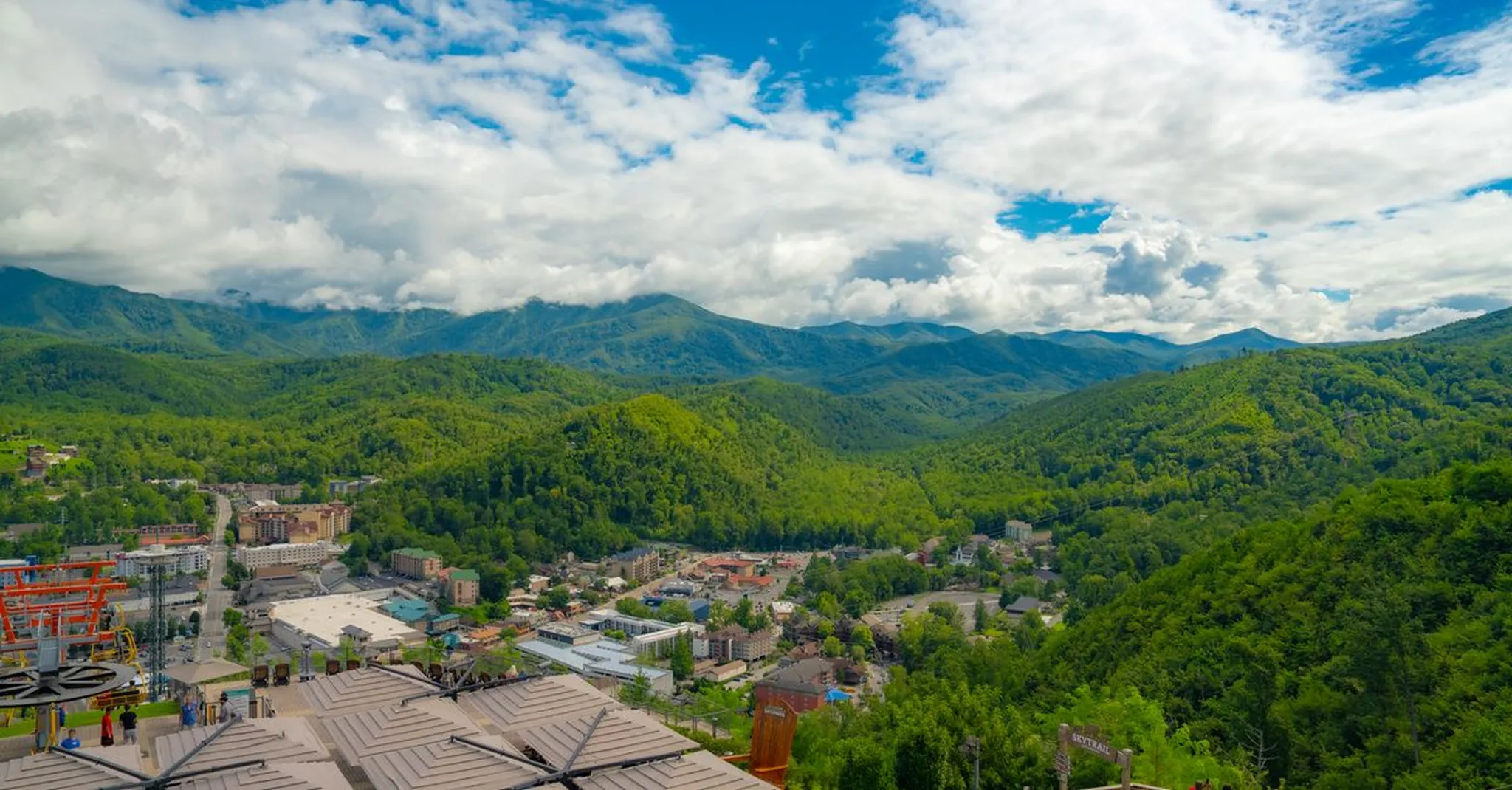 Dollywood's Smoky Mountain Summer Celebration 2026: Where to Stay Near the Festival