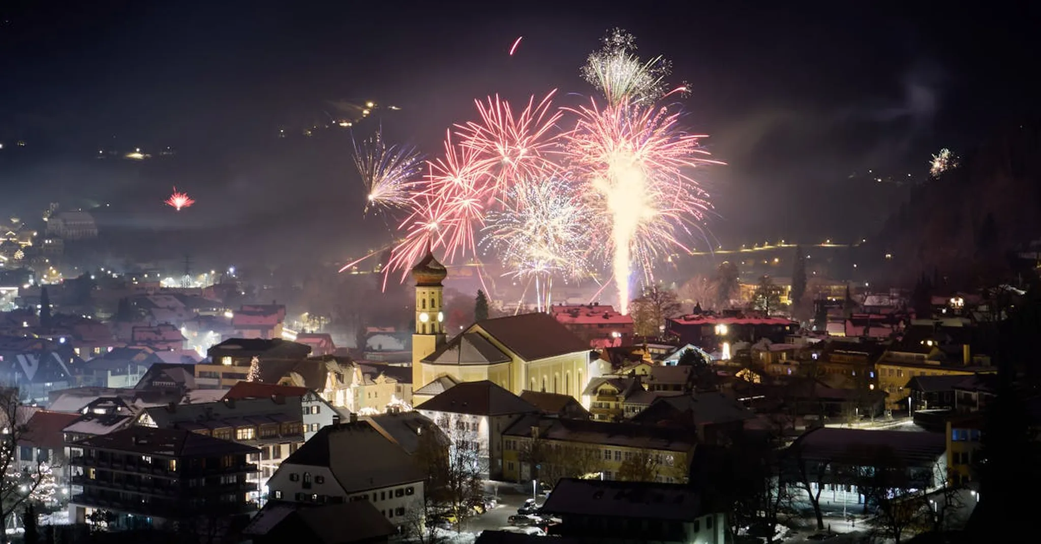 Gatlinburg Summer Nights 2026: Best Cabins for the Street Festival