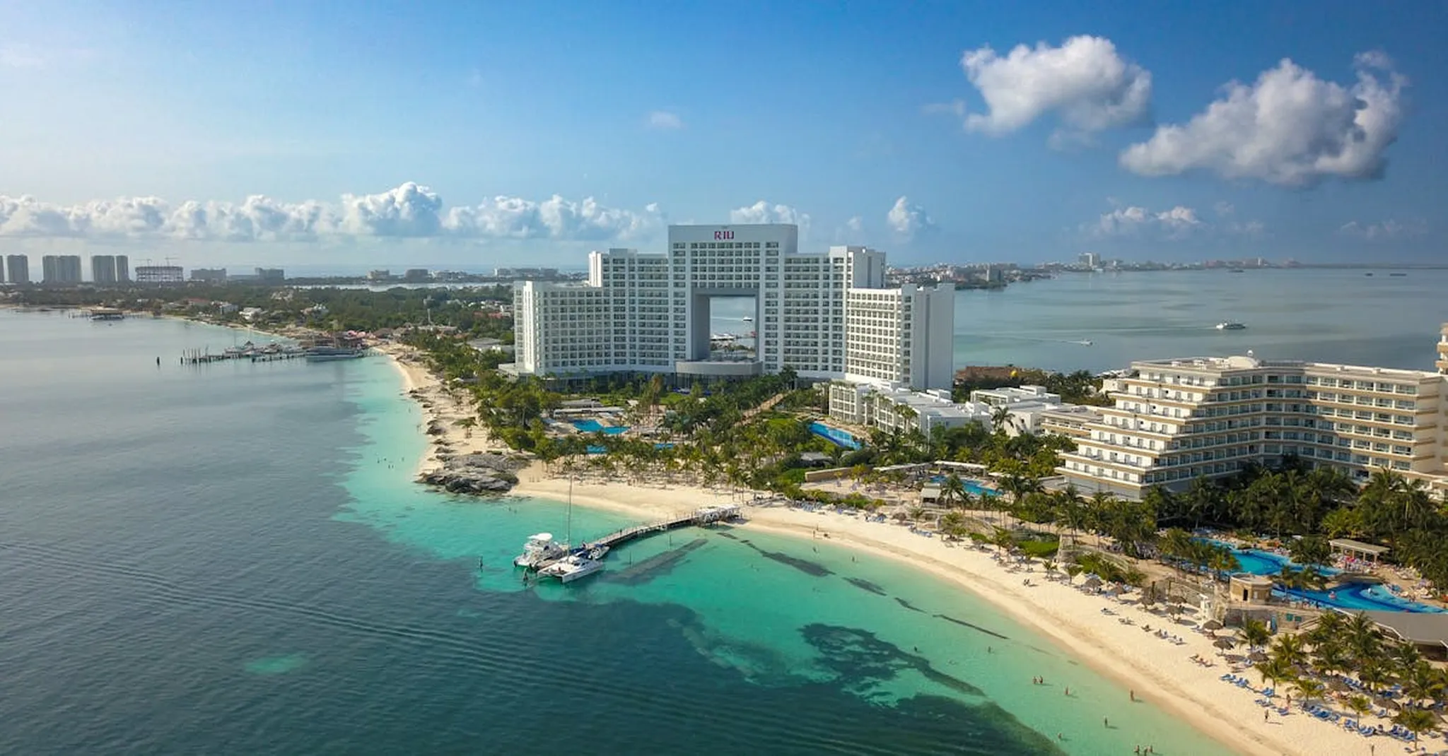 Memorial Day Weekend 2026 in Cancún: Best Beachfront Villas for Large Groups