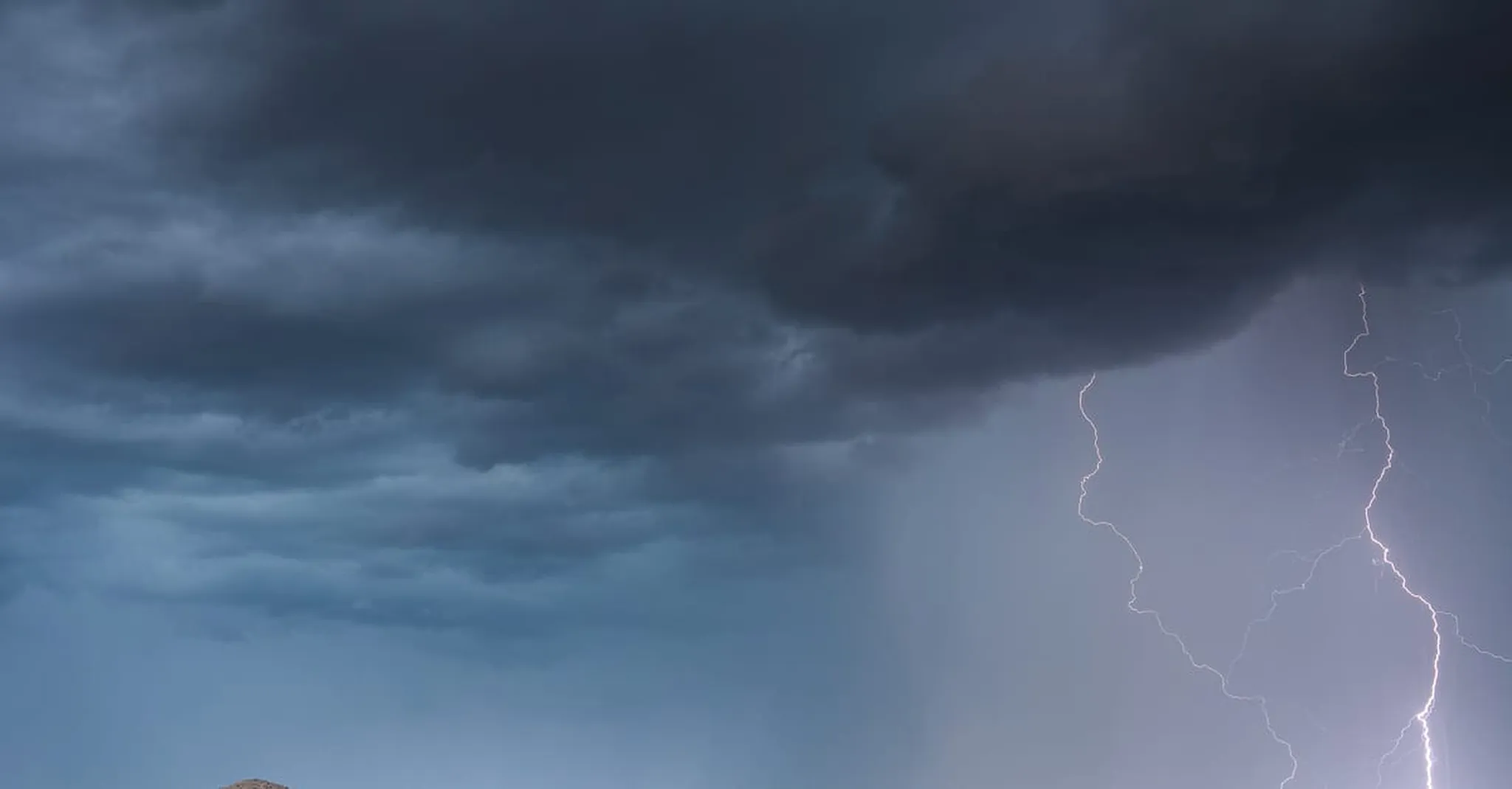 Arizona Monsoon Season 2026: Scottsdale Storm-Watching from Desert Rentals