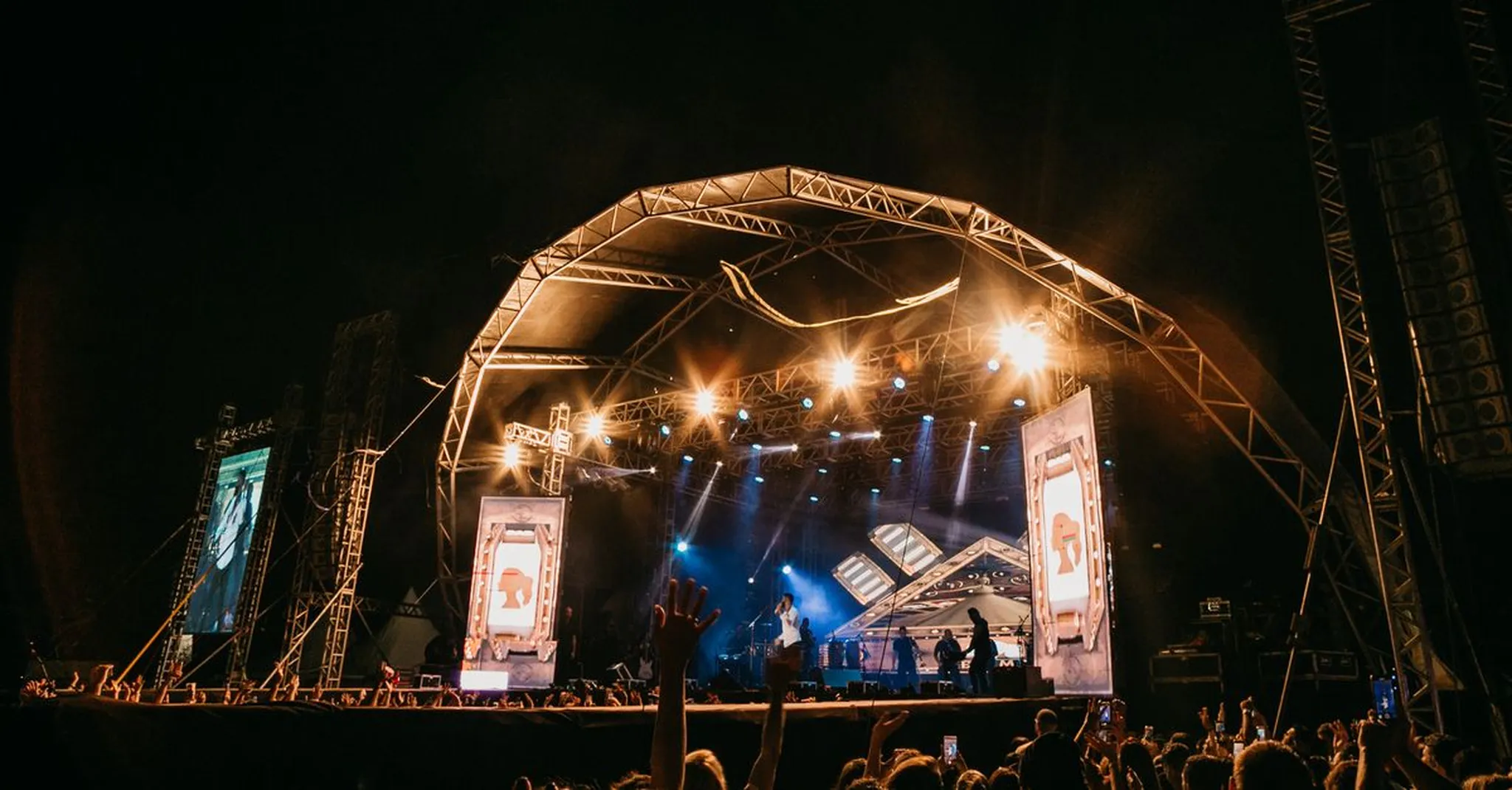 AmericanaFest 2026 in Nashville: Concert Week Guide and Where to Stay
