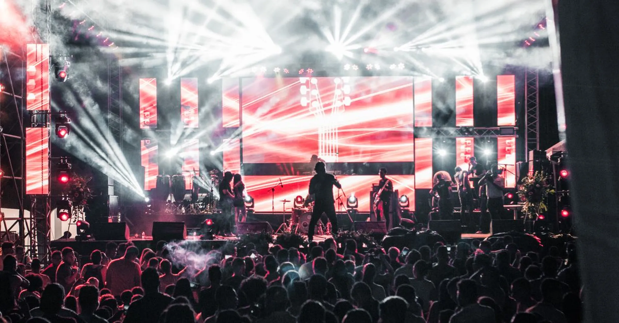 CMA Fest 2026 in Nashville: Concerts, Crowds, and Where to Stay